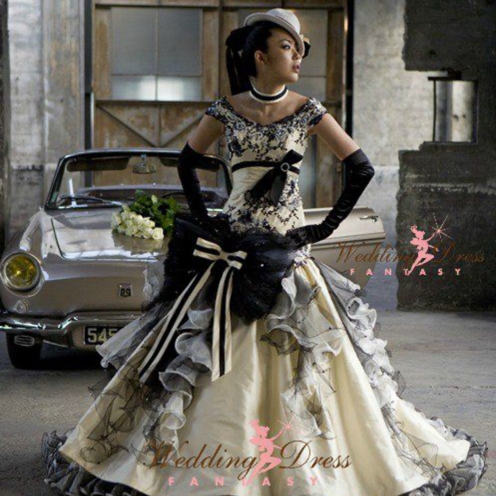 Gothic/steampunk dress from wedding fantasy. EUC. Worn once for wedding